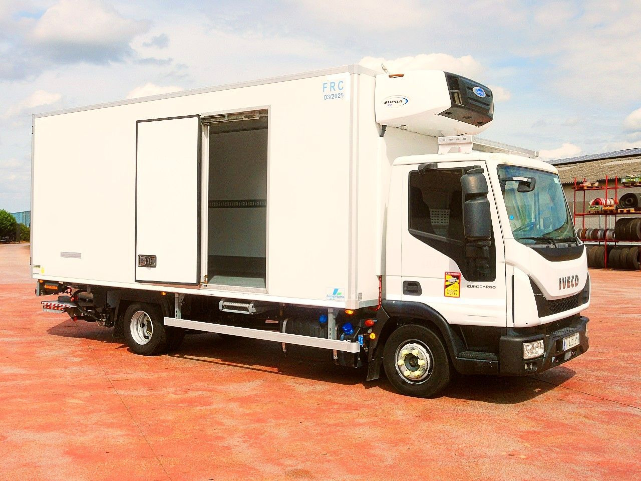 Iveco 100E19 KUHLKOFFER CARRIER SUPRA 550 luft fed A/C - Külmutiga veoauto: pilt 3 Iveco 100E19 KUHLKOFFER CARRIER SUPRA 550 luft fed A/C - Külmutiga veoauto: pilt 3