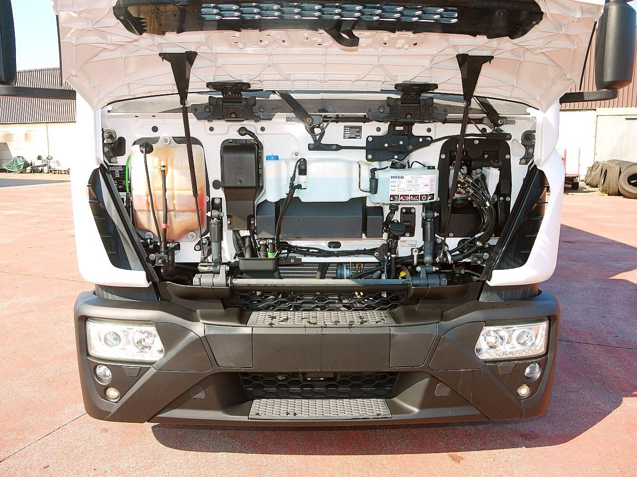 Külmutiga veoauto Iveco 120E28 KUHLKOFFER FLEISH BAHNEN CARRIER  XARIOS: pilt 17