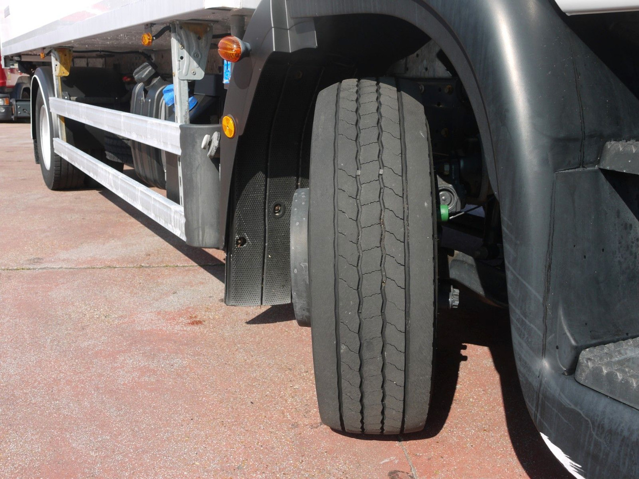 Külmutiga veoauto Iveco 120E28 KUHLKOFFER FLEISH BAHNEN CARRIER  XARIOS: pilt 20