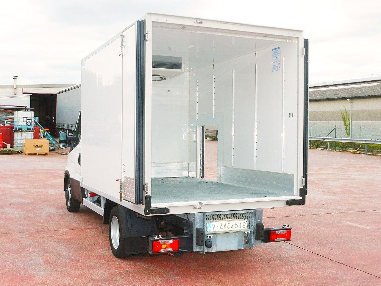 Tarbesõiduk külmik Iveco 35C13 DAILY KUHLKOFFER CARRIER XARIOS 600: pilt 7