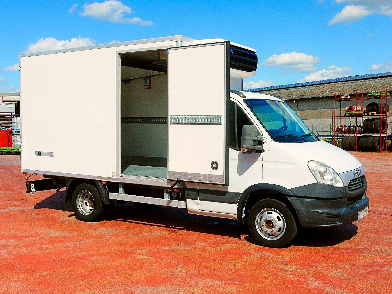 Iveco 35C13 DAILY KUHLKOFFER CARRIER XARIOS 600 MULTI - Tarbesõiduk külmik: pilt 3 Iveco 35C13 DAILY KUHLKOFFER CARRIER XARIOS 600 MULTI - Tarbesõiduk külmik: pilt 3