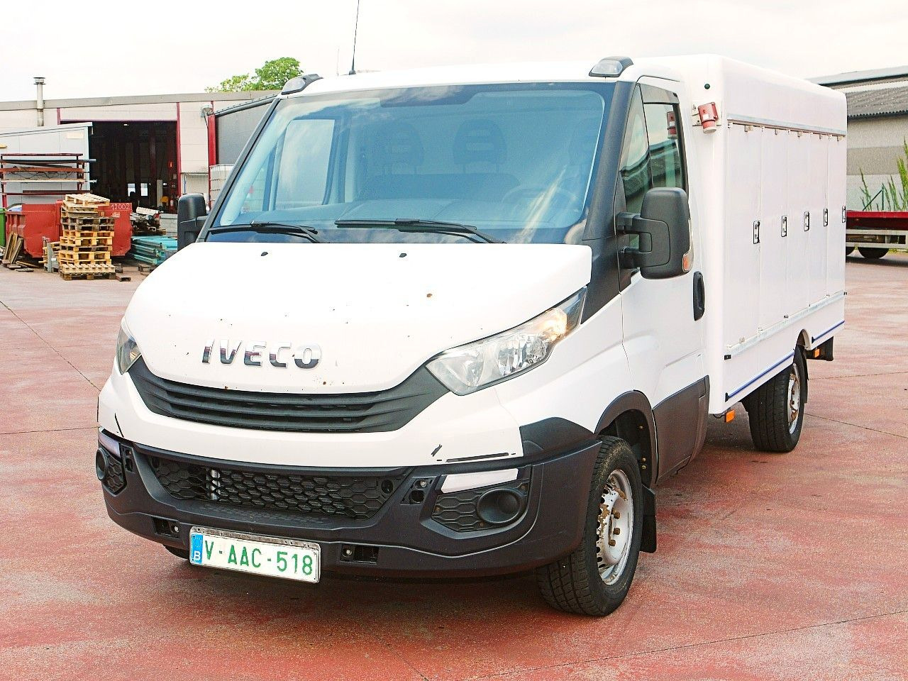Iveco 35S12 DAILY ISOTHERM KOFFER 5 TURIG / AIRCO - Tarbesõiduk külmik: pilt 5 Iveco 35S12 DAILY ISOTHERM KOFFER 5 TURIG / AIRCO - Tarbesõiduk külmik: pilt 5