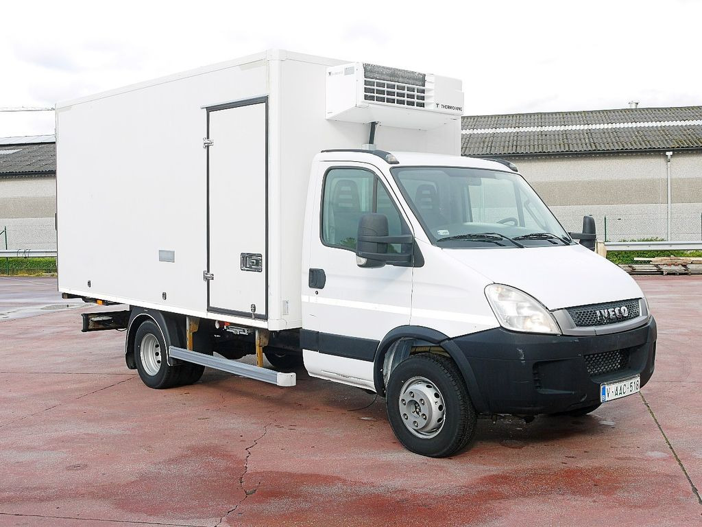 Iveco 60C15 65 70 DAILY KUHLKOFFER THERMOKING V500 A/C - Tarbesõiduk külmik: pilt 2 Iveco 60C15 65 70 DAILY KUHLKOFFER THERMOKING V500 A/C - Tarbesõiduk külmik: pilt 2