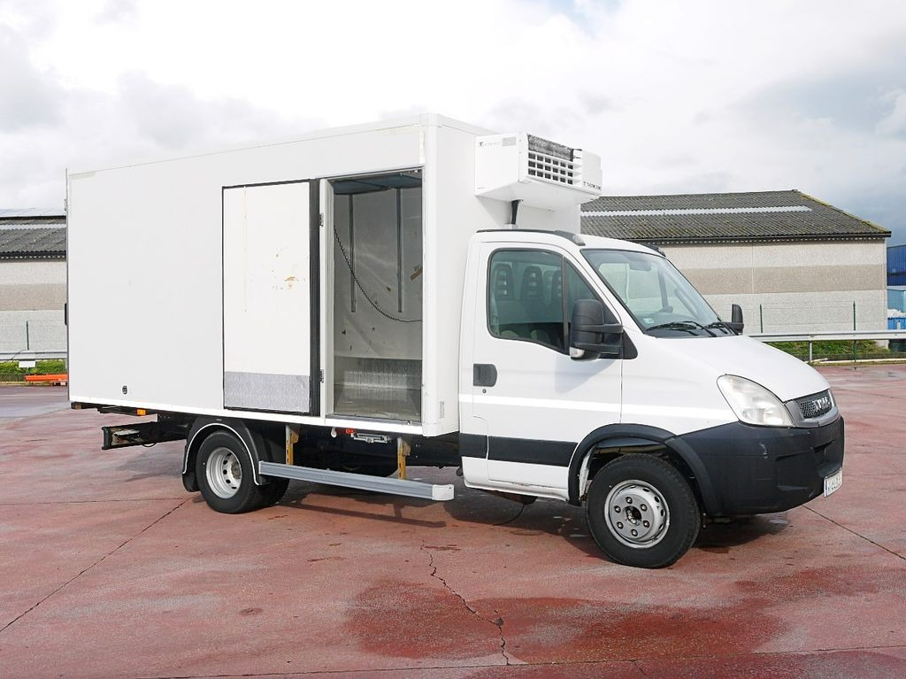 Iveco 60C15 65 70 DAILY KUHLKOFFER THERMOKING V500 A/C - Tarbesõiduk külmik: pilt 3 Iveco 60C15 65 70 DAILY KUHLKOFFER THERMOKING V500 A/C - Tarbesõiduk külmik: pilt 3