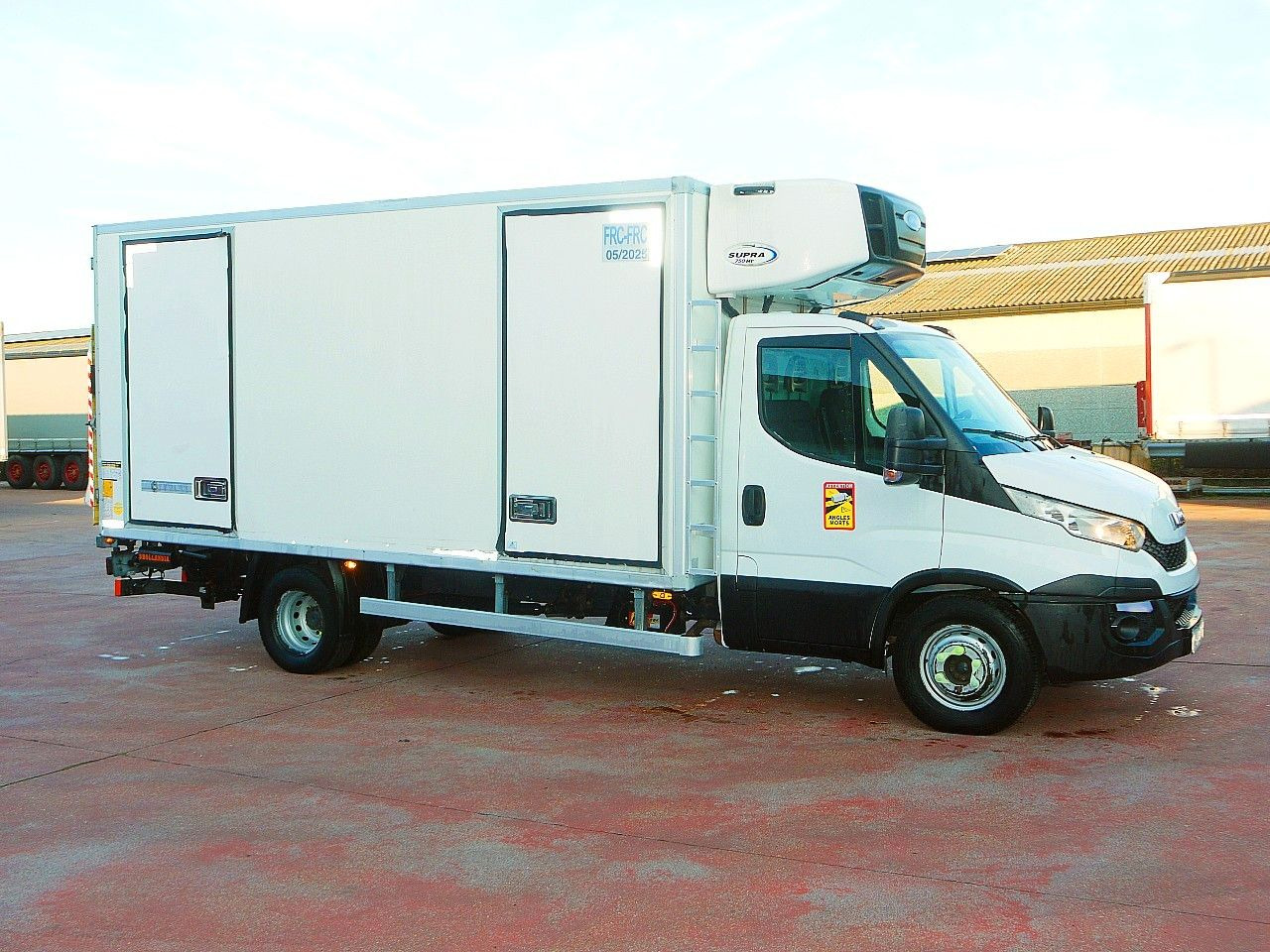 Iveco 70C17 DAILY KUHLKOFFER CARRIER SUPRA 750 MULTi - Tarbesõiduk külmik: pilt 3 Iveco 70C17 DAILY KUHLKOFFER CARRIER SUPRA 750 MULTi - Tarbesõiduk külmik: pilt 3