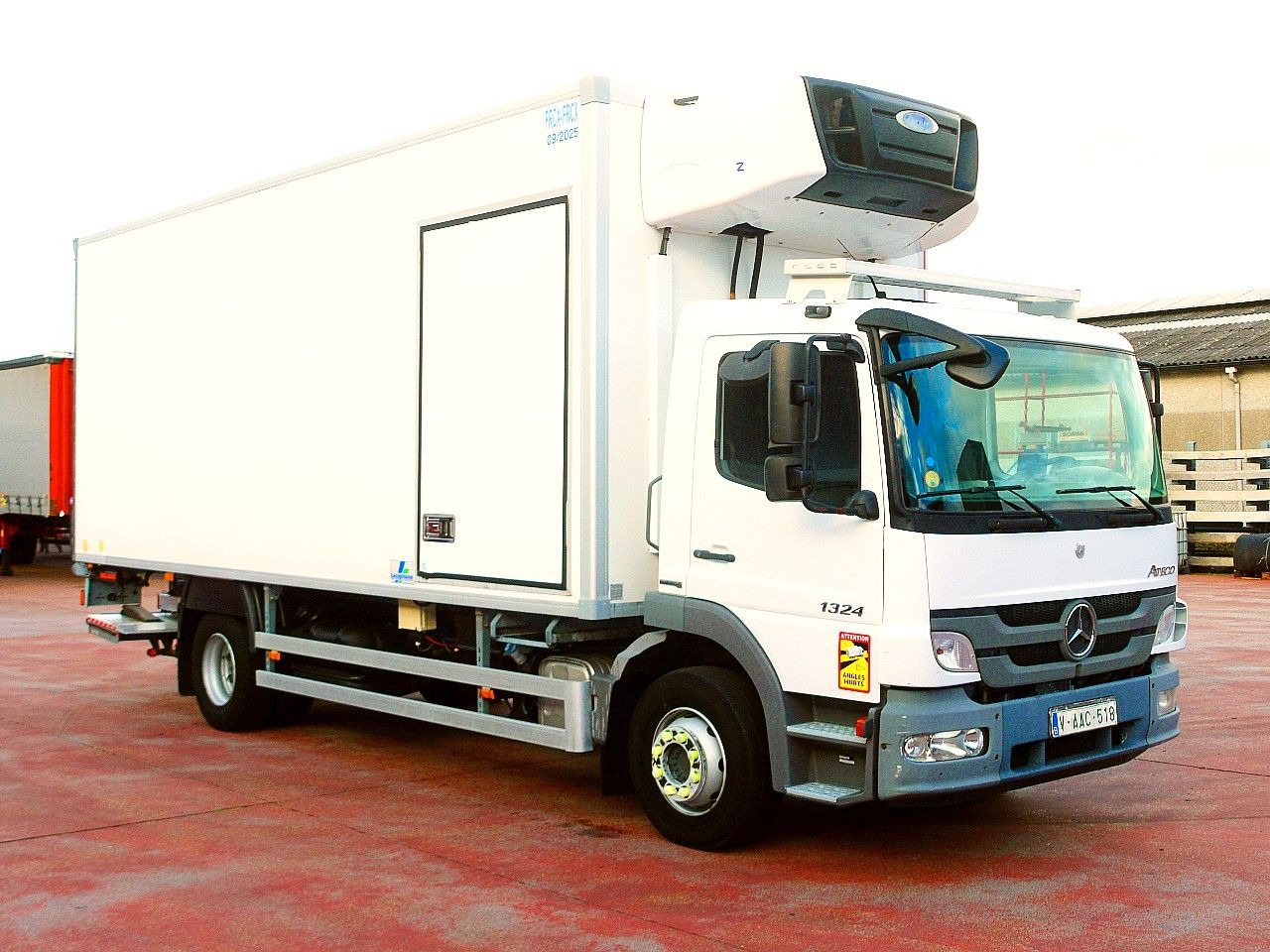 Mercedes-Benz 1324 ATEGO CARRIER SUPRA 1000MT CITY Z. A/C LUFT - Külmutiga veoauto: pilt 2 Mercedes-Benz 1324 ATEGO CARRIER SUPRA 1000MT CITY Z. A/C LUFT - Külmutiga veoauto: pilt 2