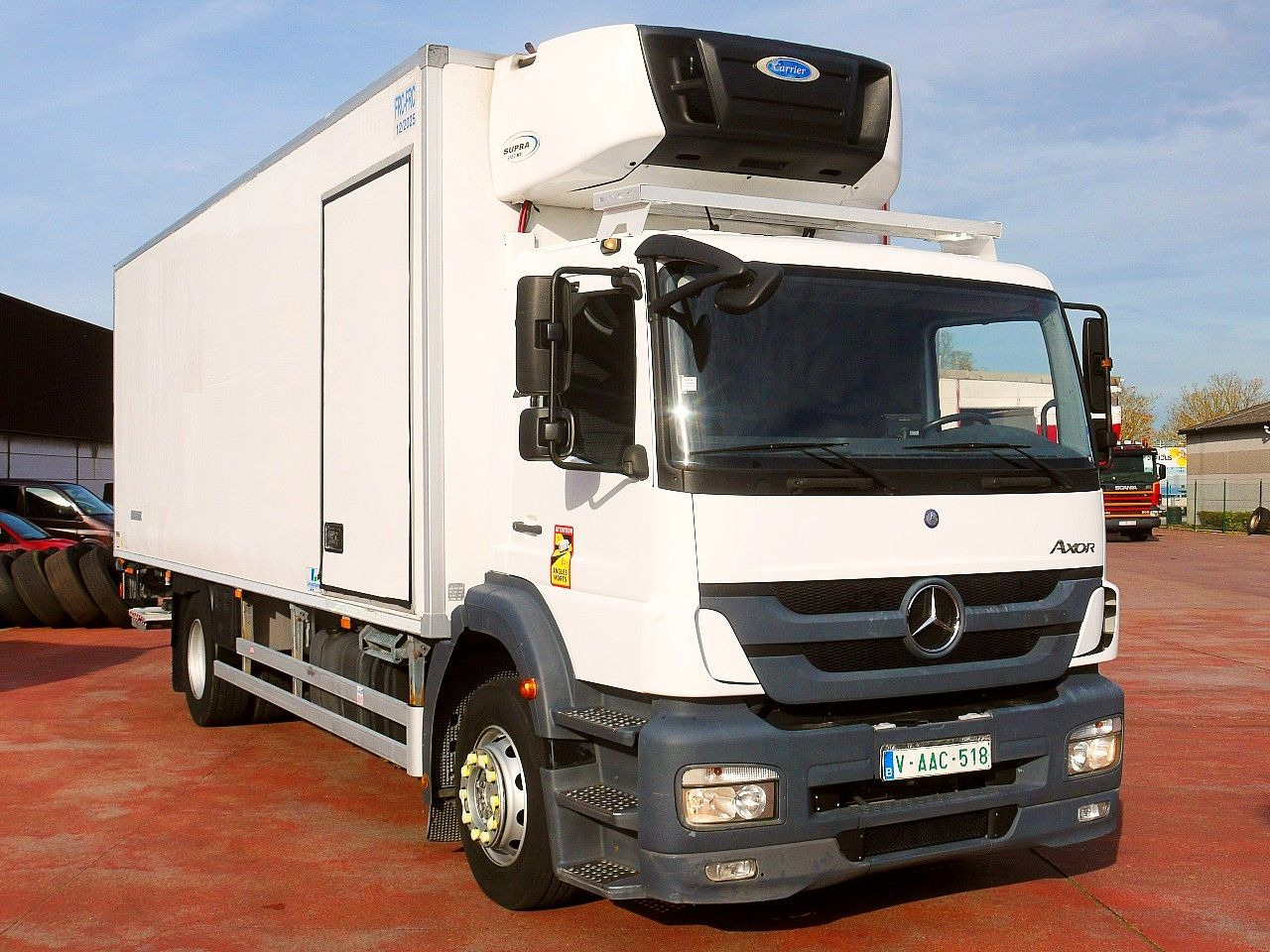 Mercedes-Benz 1829 AXOR KUHOKOFFER CARRIER SUPRA 1150MT A/C - Külmutiga veoauto: pilt 1 Mercedes-Benz 1829 AXOR KUHOKOFFER CARRIER SUPRA 1150MT A/C - Külmutiga veoauto: pilt 1