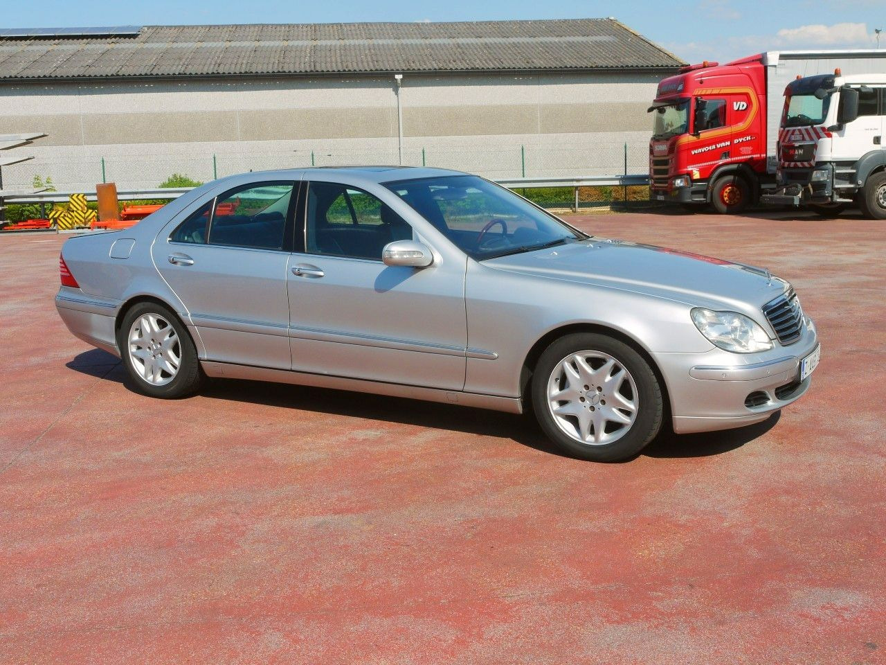 Mercedes-Benz COMAND Bi-XENON SCHIEBEDACH SOFTCLOSE ... - Sedaan: pilt 3 Mercedes-Benz COMAND Bi-XENON SCHIEBEDACH SOFTCLOSE ... - Sedaan: pilt 3
