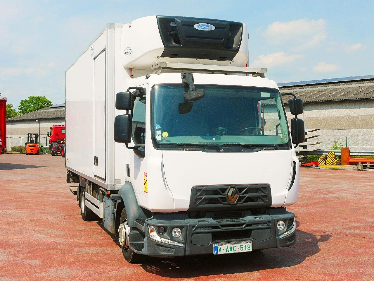 Renault D 10.210 KUHLKOFFER CARRIER SUPRA 1150 MT - Külmutiga veoauto: pilt 1 Renault D 10.210 KUHLKOFFER CARRIER SUPRA 1150 MT - Külmutiga veoauto: pilt 1