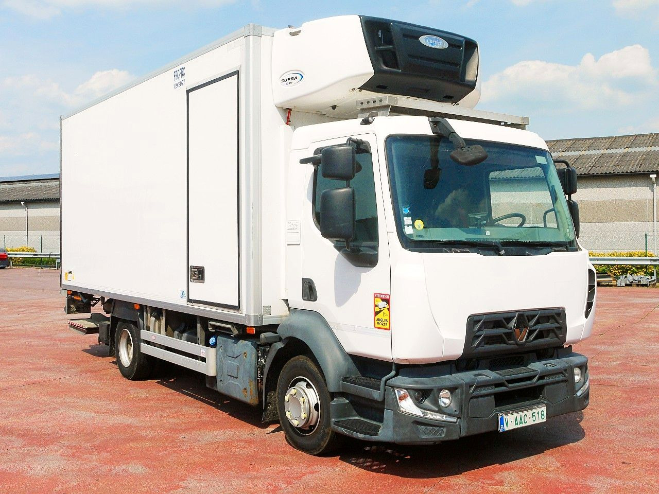 Renault D 10.210 KUHLKOFFER CARRIER SUPRA 1150 MT - Külmutiga veoauto: pilt 2 Renault D 10.210 KUHLKOFFER CARRIER SUPRA 1150 MT - Külmutiga veoauto: pilt 2