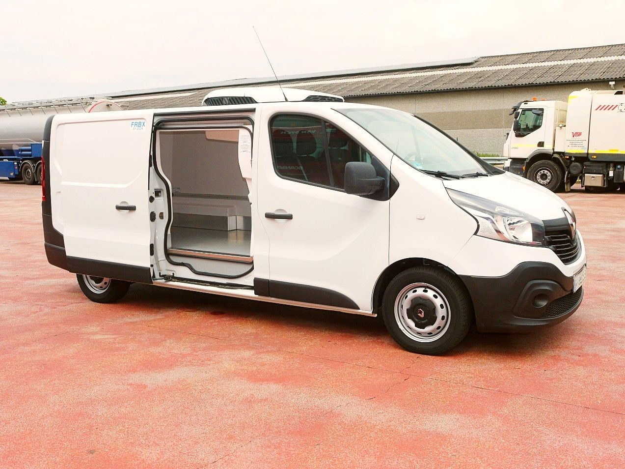 Renault TRAFIC L KUHLKASTENWAGEN CARRIER XARIOS 200 -20c - Tarbesõiduk külmik: pilt 3 Renault TRAFIC L KUHLKASTENWAGEN CARRIER XARIOS 200 -20c - Tarbesõiduk külmik: pilt 3