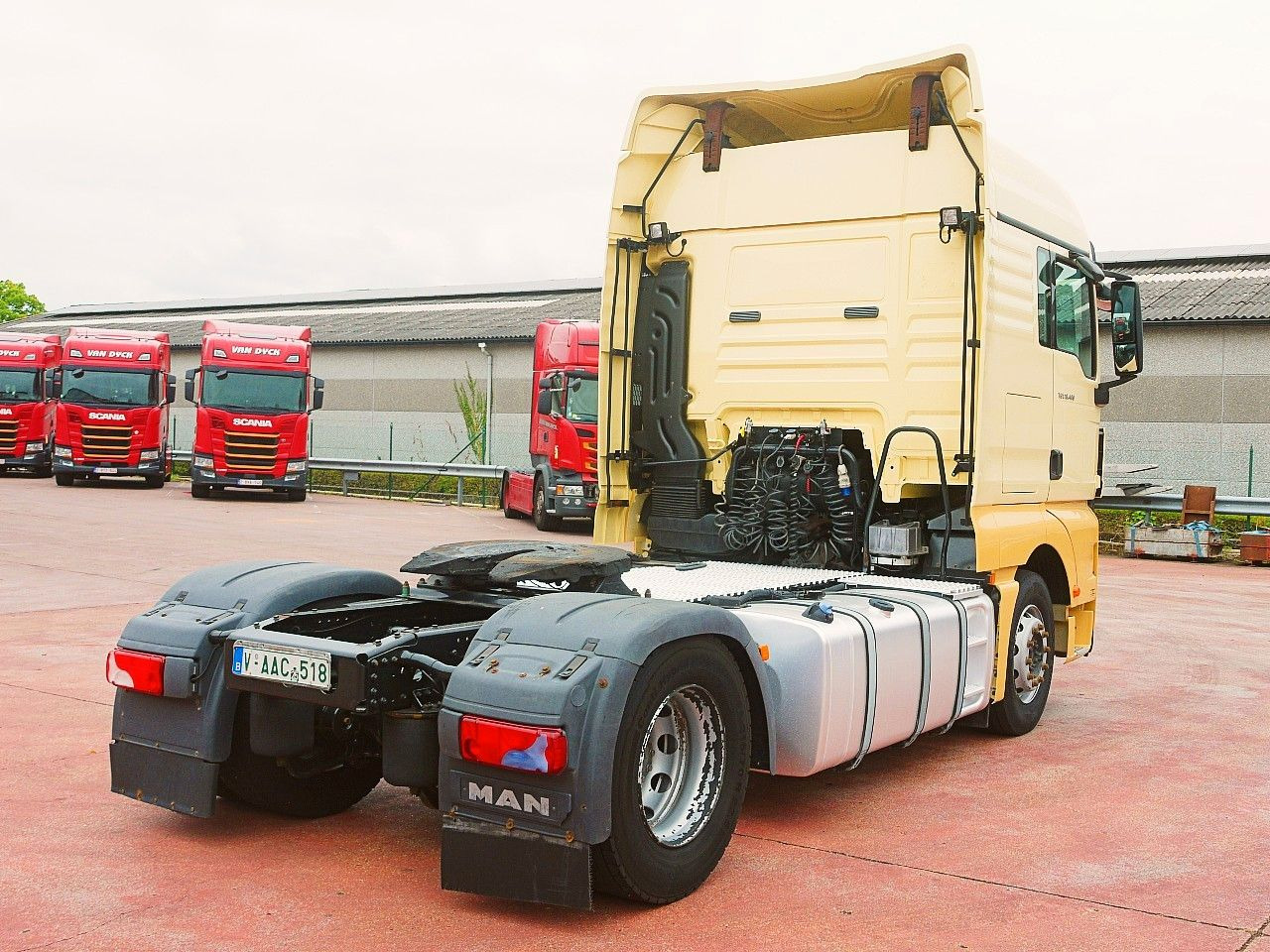 MAN TGX 18.400 TOP ZUSTAND 1e hand A/C - Sadulveok: pilt 4 MAN TGX 18.400 TOP ZUSTAND 1e hand A/C - Sadulveok: pilt 4