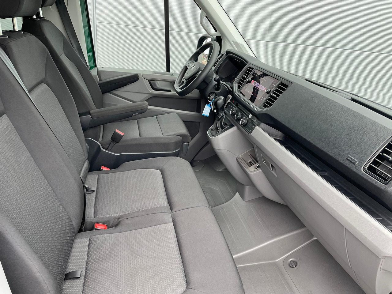 Kaubik, Meeskonnaauto MAN TGE 3.160 MIXTO L4H3 LED AHK DAB KAMERA SITZHZ: pilt 24 Kaubik, Meeskonnaauto MAN TGE 3.160 MIXTO L4H3 LED AHK DAB KAMERA SITZHZ: pilt 24