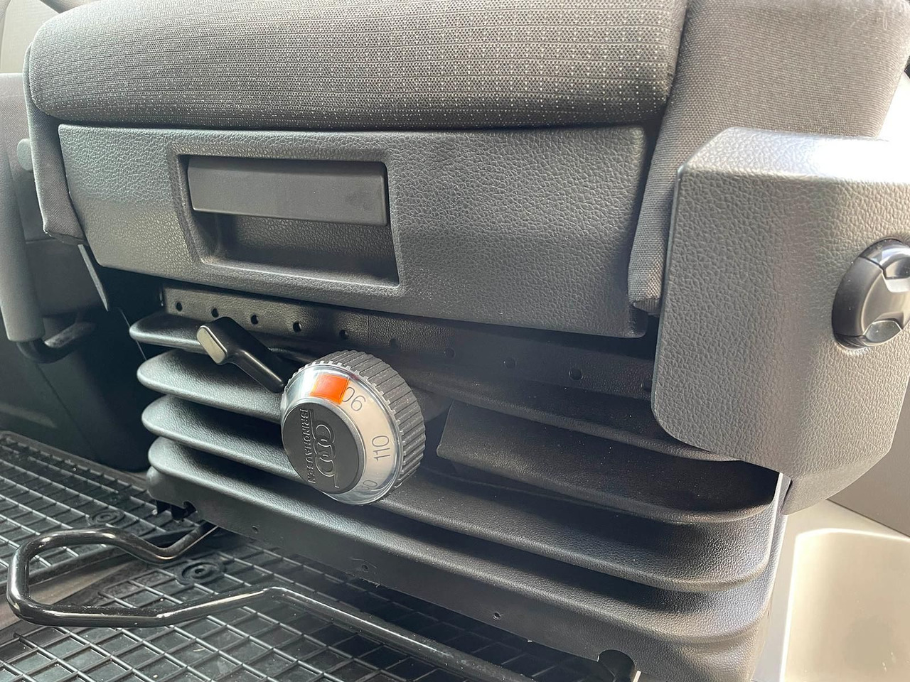Auto MAN TGE 3.180 L4H3 Kasten 4x4 Autom LED ACC AHK: pilt 29