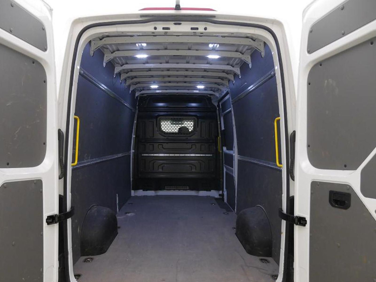 Volkswagen Crafter Kasten 35 L4H3 KAMERA KLIMA SITZHZ DAB - Kaubik: pilt 5 Volkswagen Crafter Kasten 35 L4H3 KAMERA KLIMA SITZHZ DAB - Kaubik: pilt 5