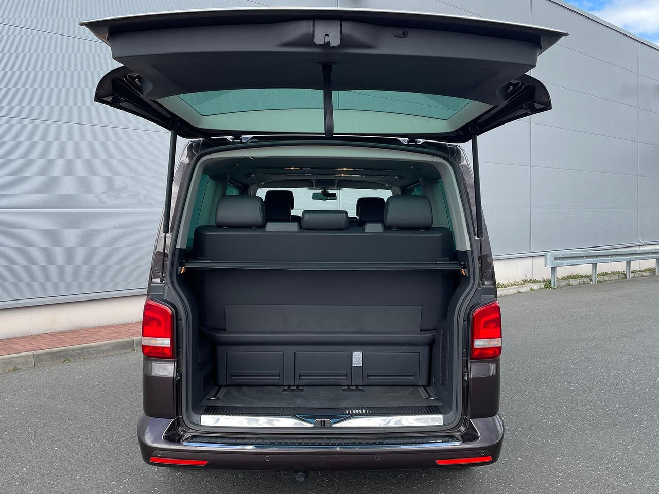 Mikrobuss Volkswagen T5 Multivan Highline 4M LEDER AHK MFL: pilt 9 Mikrobuss Volkswagen T5 Multivan Highline 4M LEDER AHK MFL: pilt 9