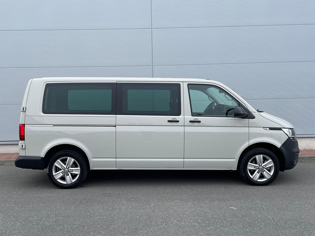 Volkswagen T6.1 Transporter 2.0 TDI lang 4MOTION SITZHZ NAV - Auto: pilt 5 Volkswagen T6.1 Transporter 2.0 TDI lang 4MOTION SITZHZ NAV - Auto: pilt 5