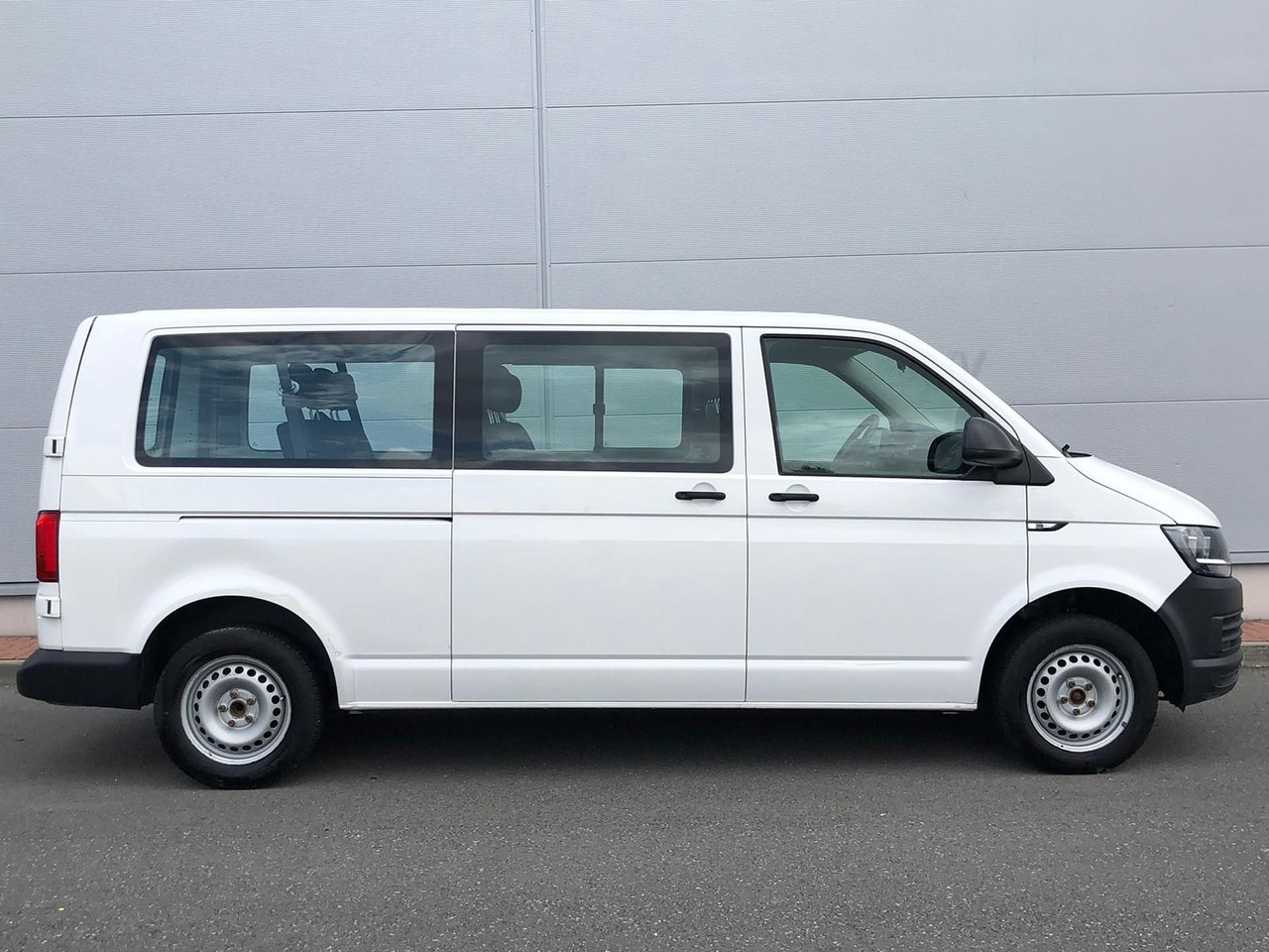 Volkswagen T6 Transporter 2.0 TDI Kombi lang 9-SITZE TEMP - Auto: pilt 5 Volkswagen T6 Transporter 2.0 TDI Kombi lang 9-SITZE TEMP - Auto: pilt 5