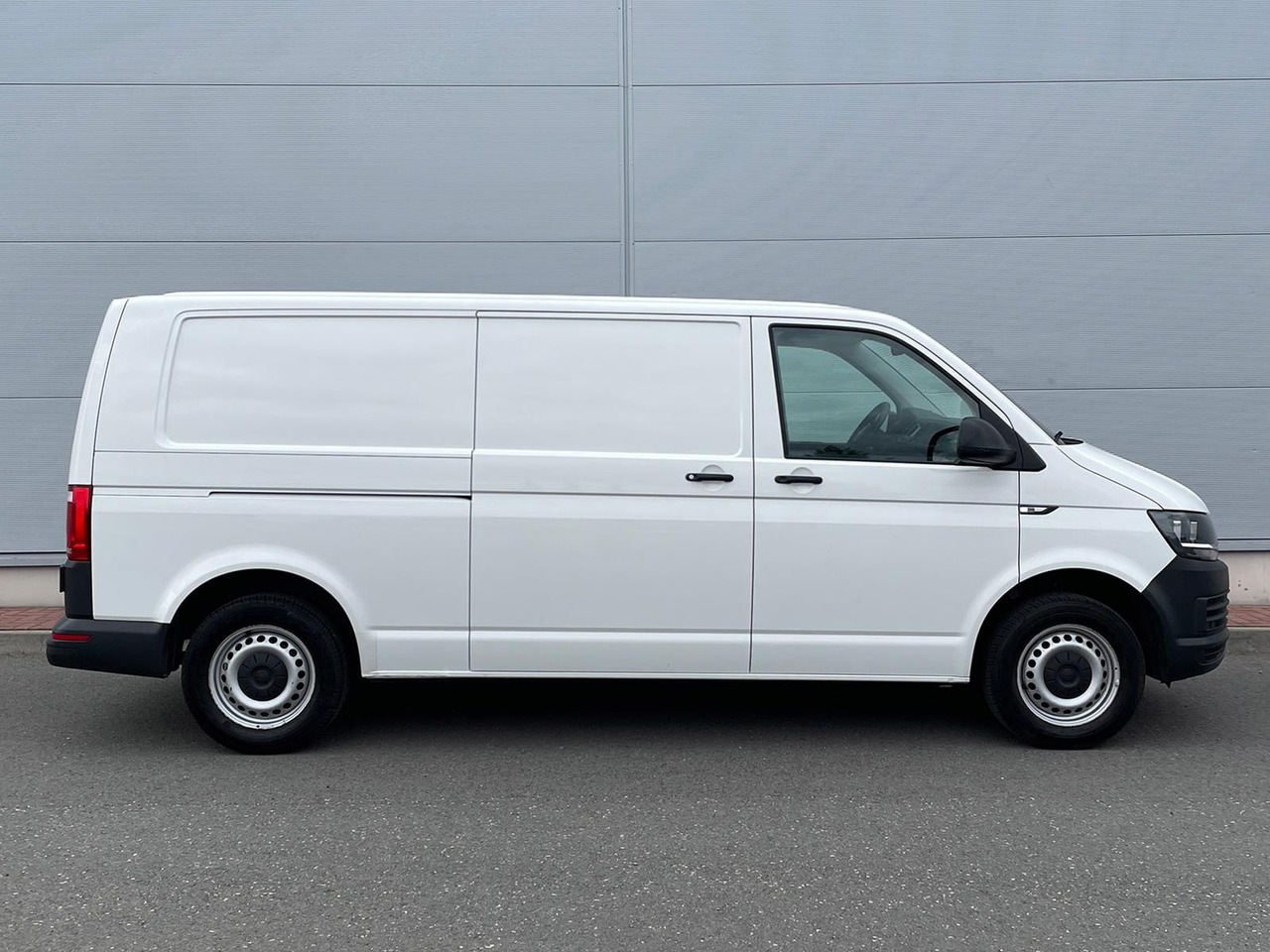 Volkswagen T6 Transporter 2.0 TDI PDC KLIMA - Kaubik: pilt 5 Volkswagen T6 Transporter 2.0 TDI PDC KLIMA - Kaubik: pilt 5