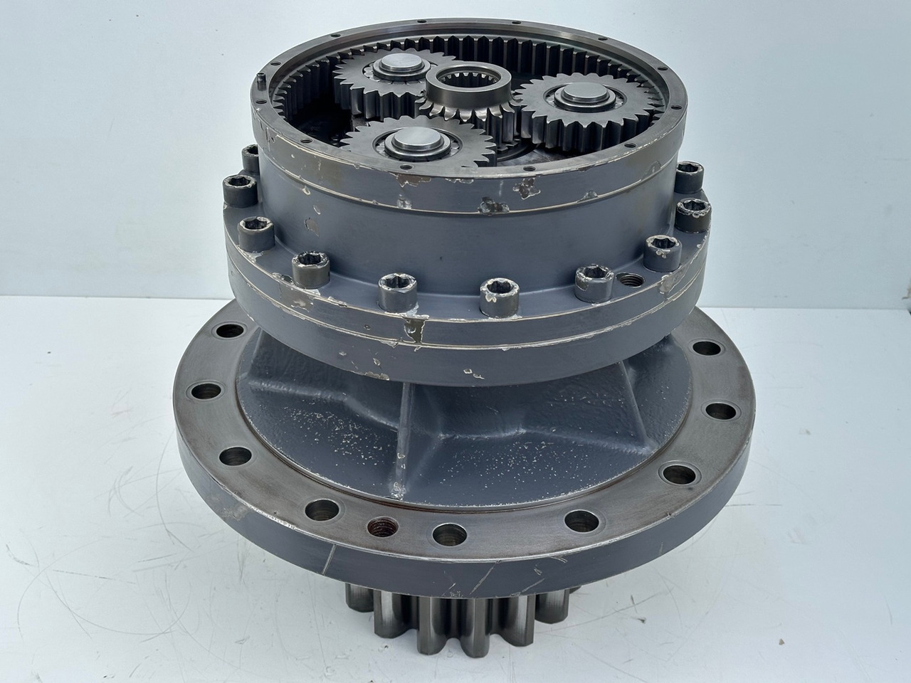 LIEBHERR Original Schwenkantrieb Typ:GFB2160 mit ID-Nr.11657357 – ID-Nr.12204229 – ID-Nr.12947309. R920 S-1545, R920-1545, R922LC-1442, R922 LC-1443, R924 LC-1444, R924 LC-1445. #11657357.04.10# - Pöördemootor - Lintekskavaator: pilt 3 LIEBHERR Original Schwenkantrieb Typ:GFB2160 mit ID-Nr.11657357 – ID-Nr.12204229 – ID-Nr.12947309. R920 S-1545, R920-1545, R922LC-1442, R922 LC-1443, R924 LC-1444, R924 LC-1445. #11657357.04.10# - Pöördemootor - Lintekskavaator: pilt 3