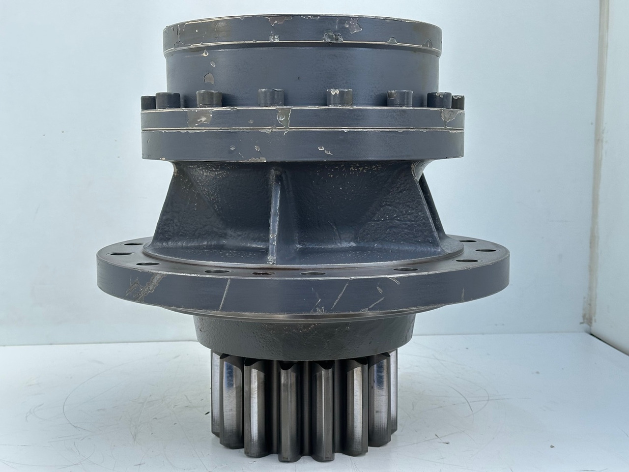 LIEBHERR Original Schwenkantrieb Typ:GFB2160 mit ID-Nr.11657357 – ID-Nr.12204229 – ID-Nr.12947309. R920 S-1545, R920-1545, R922LC-1442, R922 LC-1443, R924 LC-1444, R924 LC-1445. #11657357.04.10# - Pöördemootor - Lintekskavaator: pilt 1 LIEBHERR Original Schwenkantrieb Typ:GFB2160 mit ID-Nr.11657357 – ID-Nr.12204229 – ID-Nr.12947309. R920 S-1545, R920-1545, R922LC-1442, R922 LC-1443, R924 LC-1444, R924 LC-1445. #11657357.04.10# - Pöördemootor - Lintekskavaator: pilt 1