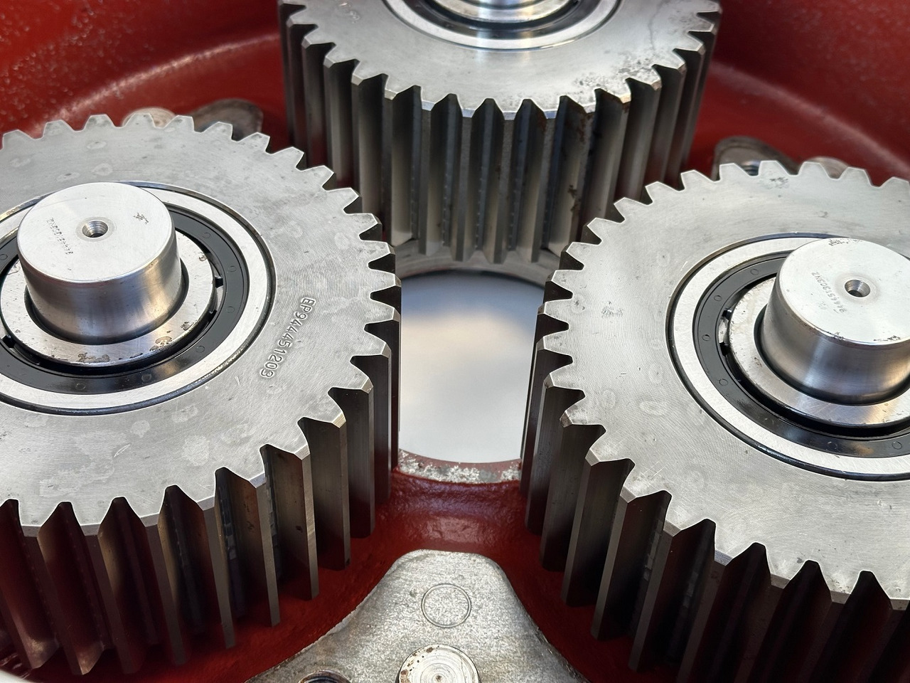 Liebherr Abtriebsglocke ID-Nr.90014797 mit Planetenrad ID-Nr.944451103. Typ:FAT400F537 - FAT450F541 - FAT450F567. Typ:PR72605LGP, PR72605XL, PR7264FLGP, PR7264FXL, PR726LGP, PR726XL. #FAT450F.01.03# - Veomootor - Ehitusmasinad: pilt 5 Liebherr Abtriebsglocke ID-Nr.90014797 mit Planetenrad ID-Nr.944451103. Typ:FAT400F537 - FAT450F541 - FAT450F567. Typ:PR72605LGP, PR72605XL, PR7264FLGP, PR7264FXL, PR726LGP, PR726XL. #FAT450F.01.03# - Veomootor - Ehitusmasinad: pilt 5