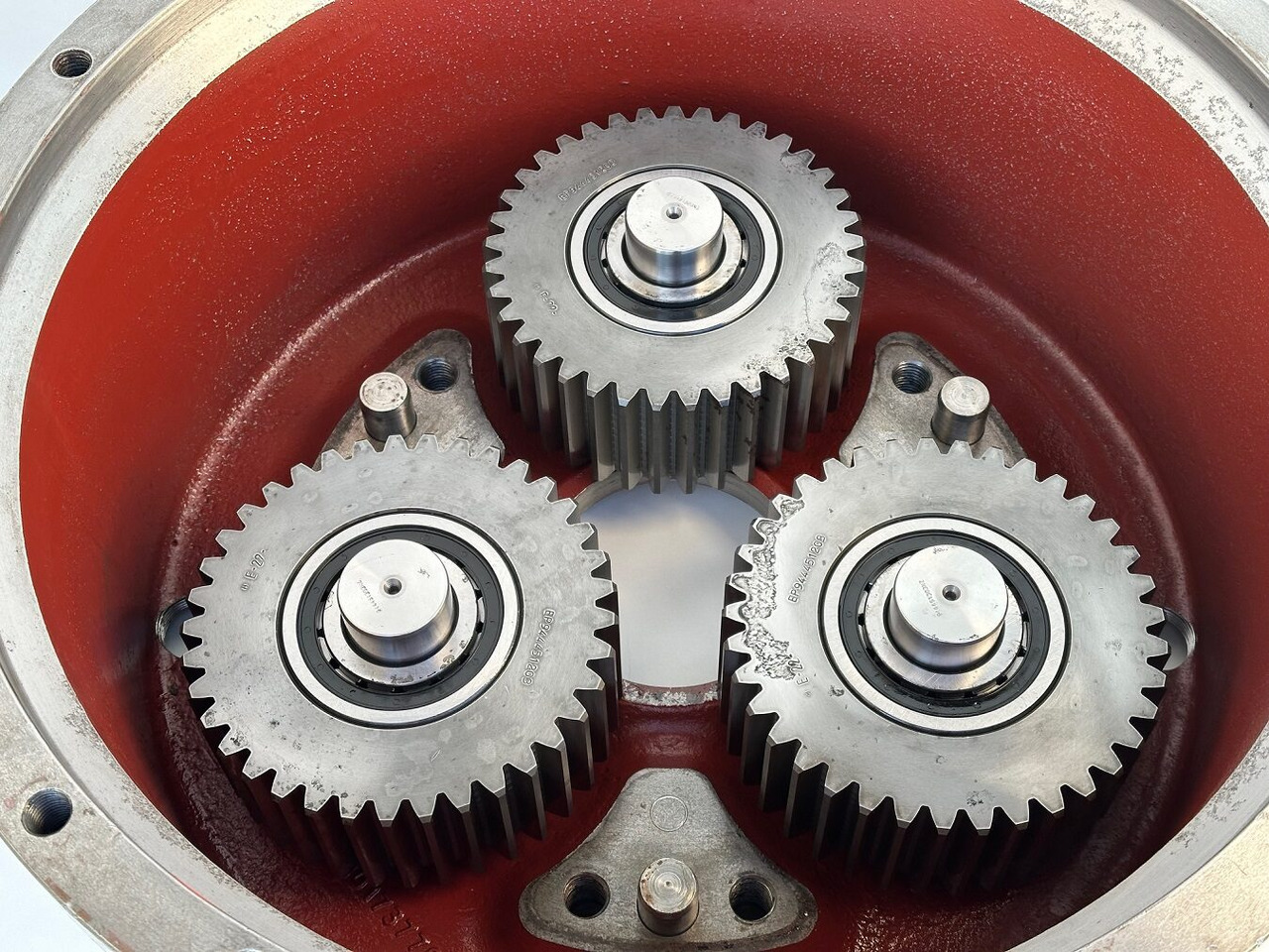 Liebherr Abtriebsglocke ID-Nr.90014797 mit Planetenrad ID-Nr.944451103. Typ:FAT400F537 - FAT450F541 - FAT450F567. Typ:PR72605LGP, PR72605XL, PR7264FLGP, PR7264FXL, PR726LGP, PR726XL. #FAT450F.01.03# - Veomootor - Ehitusmasinad: pilt 3 Liebherr Abtriebsglocke ID-Nr.90014797 mit Planetenrad ID-Nr.944451103. Typ:FAT400F537 - FAT450F541 - FAT450F567. Typ:PR72605LGP, PR72605XL, PR7264FLGP, PR7264FXL, PR726LGP, PR726XL. #FAT450F.01.03# - Veomootor - Ehitusmasinad: pilt 3