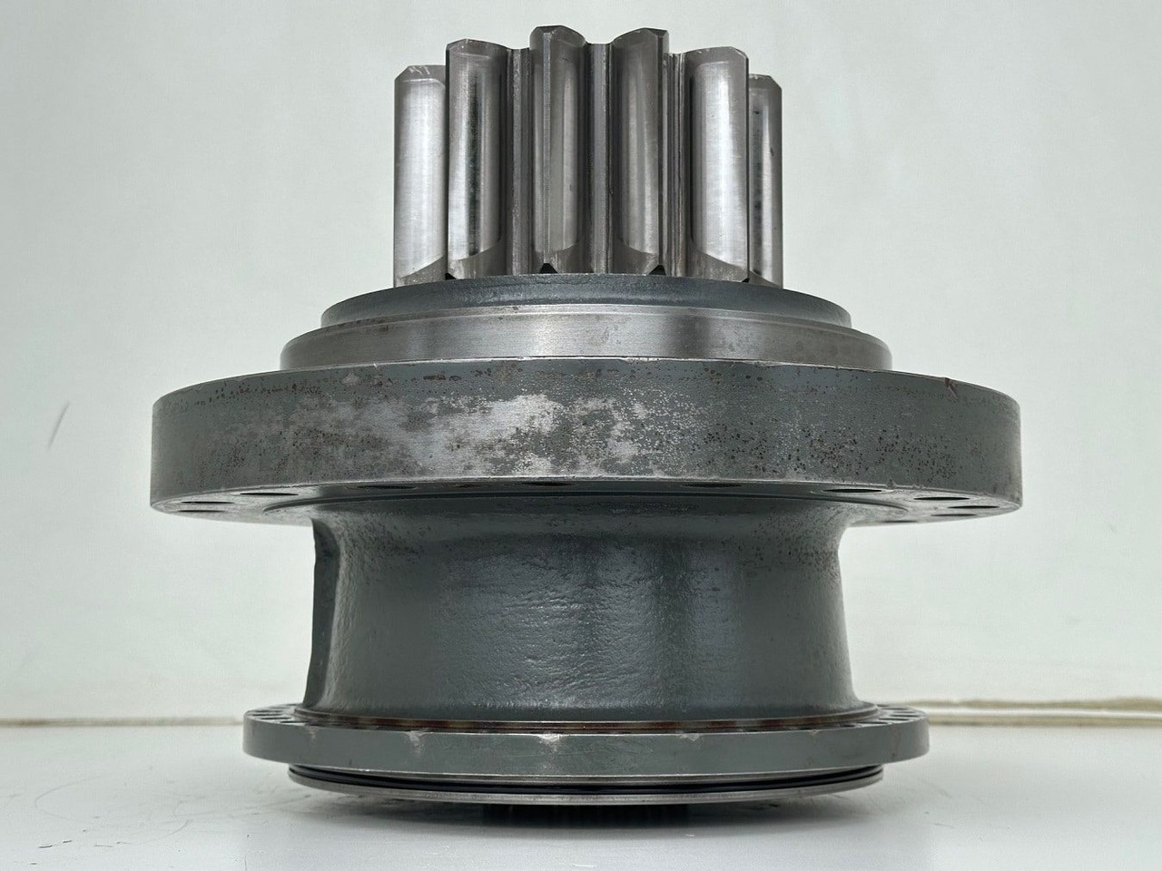 Liebherr Abtriebswellengehäuse ID-Nr.90013701 mit Abtriebswelle ID-Nr.90214087. SAT275A290. R922 LC-1486. R924 LC-1487. #0556#0579# - Pöördemootor - Ehitusmasinad: pilt 5 Liebherr Abtriebswellengehäuse ID-Nr.90013701 mit Abtriebswelle ID-Nr.90214087. SAT275A290. R922 LC-1486. R924 LC-1487. #0556#0579# - Pöördemootor - Ehitusmasinad: pilt 5