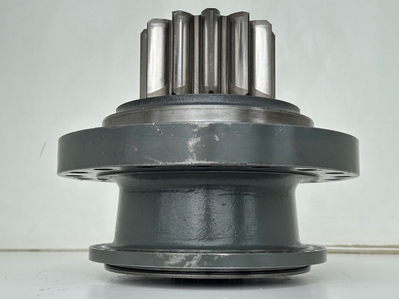 Liebherr Abtriebswellengehäuse ID-Nr.90013701 mit Abtriebswelle ID-Nr.90214087. SAT275A290. R922 LC-1486. R924 LC-1487. #0871#0876# - Jõuülekanne - Ehitusmasinad: pilt 5 Liebherr Abtriebswellengehäuse ID-Nr.90013701 mit Abtriebswelle ID-Nr.90214087. SAT275A290. R922 LC-1486. R924 LC-1487. #0871#0876# - Jõuülekanne - Ehitusmasinad: pilt 5