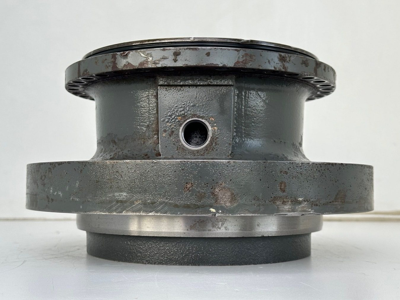 Liebherr Abtriebswellengehäuse ID-Nr.90015650 and Kegelrollenlager ID-Nr.761008503 and Kegelrollenlager ID-Nr.10195527. #BR.GE:10899#1777# - Pöördemootor - Lintekskavaator: pilt 4 Liebherr Abtriebswellengehäuse ID-Nr.90015650 and Kegelrollenlager ID-Nr.761008503 and Kegelrollenlager ID-Nr.10195527. #BR.GE:10899#1777# - Pöördemootor - Lintekskavaator: pilt 4