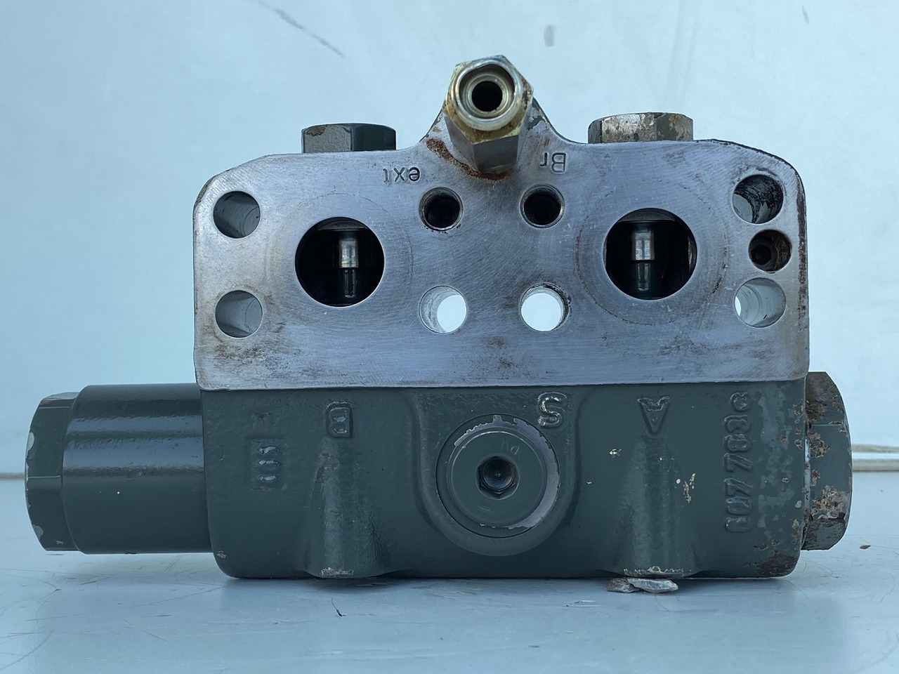 Liebherr Bremsventil ID-Nr.10471957. LOS914, LOS924, R902, R904, R912, R914, R922, R924, R924 COMP, R924 COMPA. #STM20.05## - Veomootor - Lintekskavaator: pilt 4 Liebherr Bremsventil ID-Nr.10471957. LOS914, LOS924, R902, R904, R912, R914, R922, R924, R924 COMP, R924 COMPA. #STM20.05## - Veomootor - Lintekskavaator: pilt 4