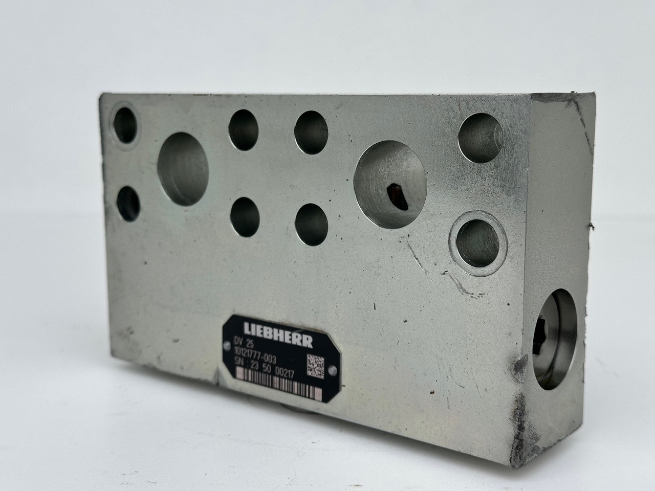 Liebherr Dämpfungsventil ID-Nr.10121777. P924 COMP, P926, R926, R916, R922, R924 COMP, R924, R926 COMP, R926, R930, R936, R946, R950 T, R960 T. #10121777.30.12## - Pöördemootor - Ekskavaator: pilt 2 Liebherr Dämpfungsventil ID-Nr.10121777. P924 COMP, P926, R926, R916, R922, R924 COMP, R924, R926 COMP, R926, R930, R936, R946, R950 T, R960 T. #10121777.30.12## - Pöördemootor - Ekskavaator: pilt 2