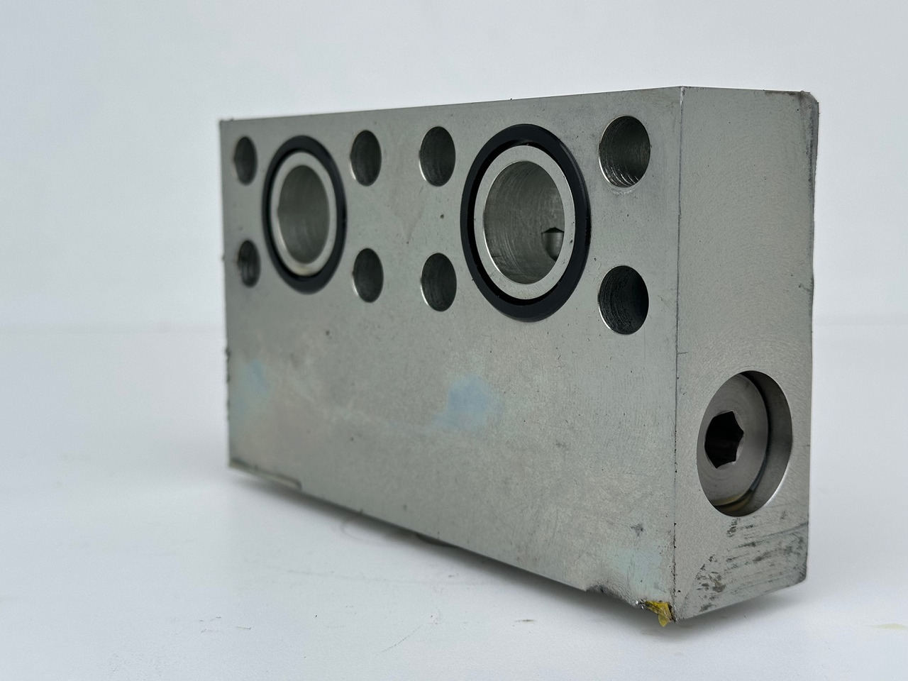 Liebherr Dämpfungsventil ID-Nr.10121777. P924 COMP, P926, R926, R916, R922, R924 COMP, R924, R926 COMP, R926, R930, R936, R946, R950 T, R960 T. #10121777.30.12## - Pöördemootor - Ekskavaator: pilt 4 Liebherr Dämpfungsventil ID-Nr.10121777. P924 COMP, P926, R926, R916, R922, R924 COMP, R924, R926 COMP, R926, R930, R936, R946, R950 T, R960 T. #10121777.30.12## - Pöördemootor - Ekskavaator: pilt 4
