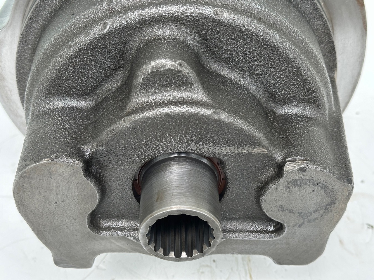 Hüdrauliline mootor - Ehitusmasinad Liebherr Hydraulikeinbaumotor CMVE O 108. ID-Nr.10118562 - ID-Nr.10132610 - ID-Nr.10129048. LOS1916, LOS916, LOS926, R906, R916, R918, R920, R922, R924, R926COMP, R926, R936. #28314#: pilt 11 Hüdrauliline mootor - Ehitusmasinad Liebherr Hydraulikeinbaumotor CMVE O 108. ID-Nr.10118562 - ID-Nr.10132610 - ID-Nr.10129048. LOS1916, LOS916, LOS926, R906, R916, R918, R920, R922, R924, R926COMP, R926, R936. #28314#: pilt 11