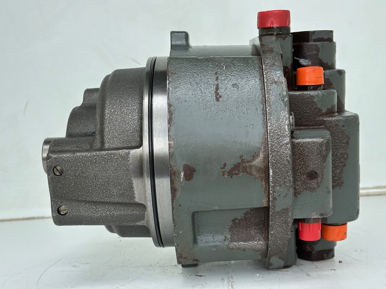 Hüdrauliline mootor - Ehitusmasinad Liebherr Hydraulikeinbaumotor CMVE O 108. ID-Nr.10118562 - ID-Nr.10132610 - ID-Nr.10129048. LOS1916, LOS916, LOS926, R906, R916, R918, R920, R922, R924, R926COMP, R926, R936. #28314#: pilt 6 Hüdrauliline mootor - Ehitusmasinad Liebherr Hydraulikeinbaumotor CMVE O 108. ID-Nr.10118562 - ID-Nr.10132610 - ID-Nr.10129048. LOS1916, LOS916, LOS926, R906, R916, R918, R920, R922, R924, R926COMP, R926, R936. #28314#: pilt 6