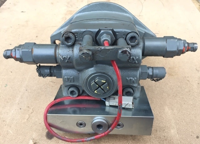 Liebherr Hydraulikeinbaumotor FMF045 and Dämpfungsventil DV22. ID-Nr.10137481 - ID-Nr.10152486 - ID-Nr.11369615 and ID-Nr.10151323 - Hüdrauliline mootor - Lintekskavaator: pilt 4 Liebherr Hydraulikeinbaumotor FMF045 and Dämpfungsventil DV22. ID-Nr.10137481 - ID-Nr.10152486 - ID-Nr.11369615 and ID-Nr.10151323 - Hüdrauliline mootor - Lintekskavaator: pilt 4