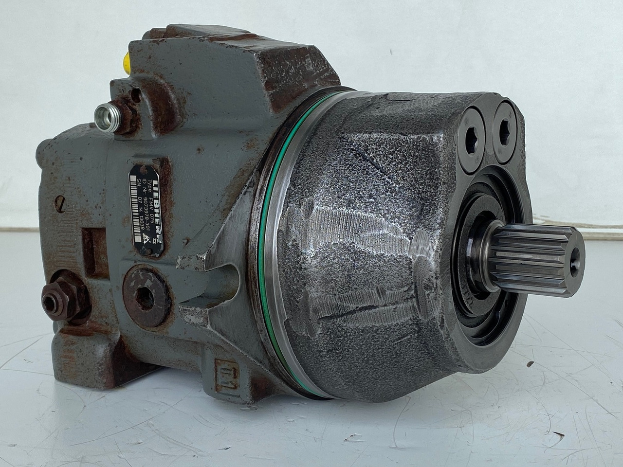 Liebherr Hydraulikeinbaumotor FMV075, ID-Nr.9073978. LOS914, LOS924, R902, R904, R912, R914, R922, R924, R924 COMP, R924 COMPA. #13038# - Hüdrauliline mootor - Lintekskavaator: pilt 1 Liebherr Hydraulikeinbaumotor FMV075, ID-Nr.9073978. LOS914, LOS924, R902, R904, R912, R914, R922, R924, R924 COMP, R924 COMPA. #13038# - Hüdrauliline mootor - Lintekskavaator: pilt 1