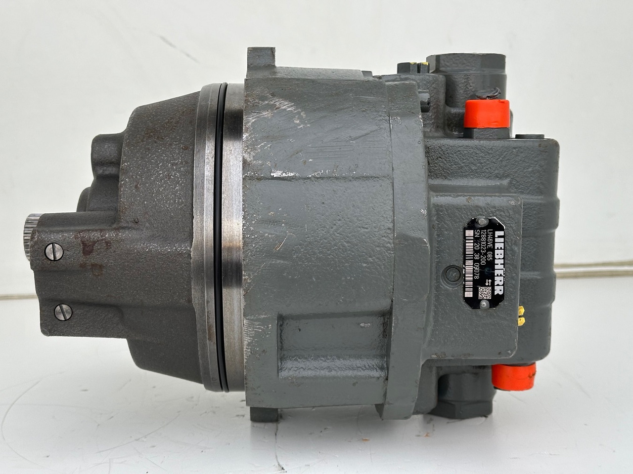 Liebherr Hydraulikeinbaumotor LH46VE 085. ID-Nr.12421312 - ID-Nr.12881023. LO1926, LOS926 K-LC, R922, R924, R926, R926 K-LC, R930 T. #20.38.0978# - Hüdrauliline mootor - Ehitusmasinad: pilt 3 Liebherr Hydraulikeinbaumotor LH46VE 085. ID-Nr.12421312 - ID-Nr.12881023. LO1926, LOS926 K-LC, R922, R924, R926, R926 K-LC, R930 T. #20.38.0978# - Hüdrauliline mootor - Ehitusmasinad: pilt 3