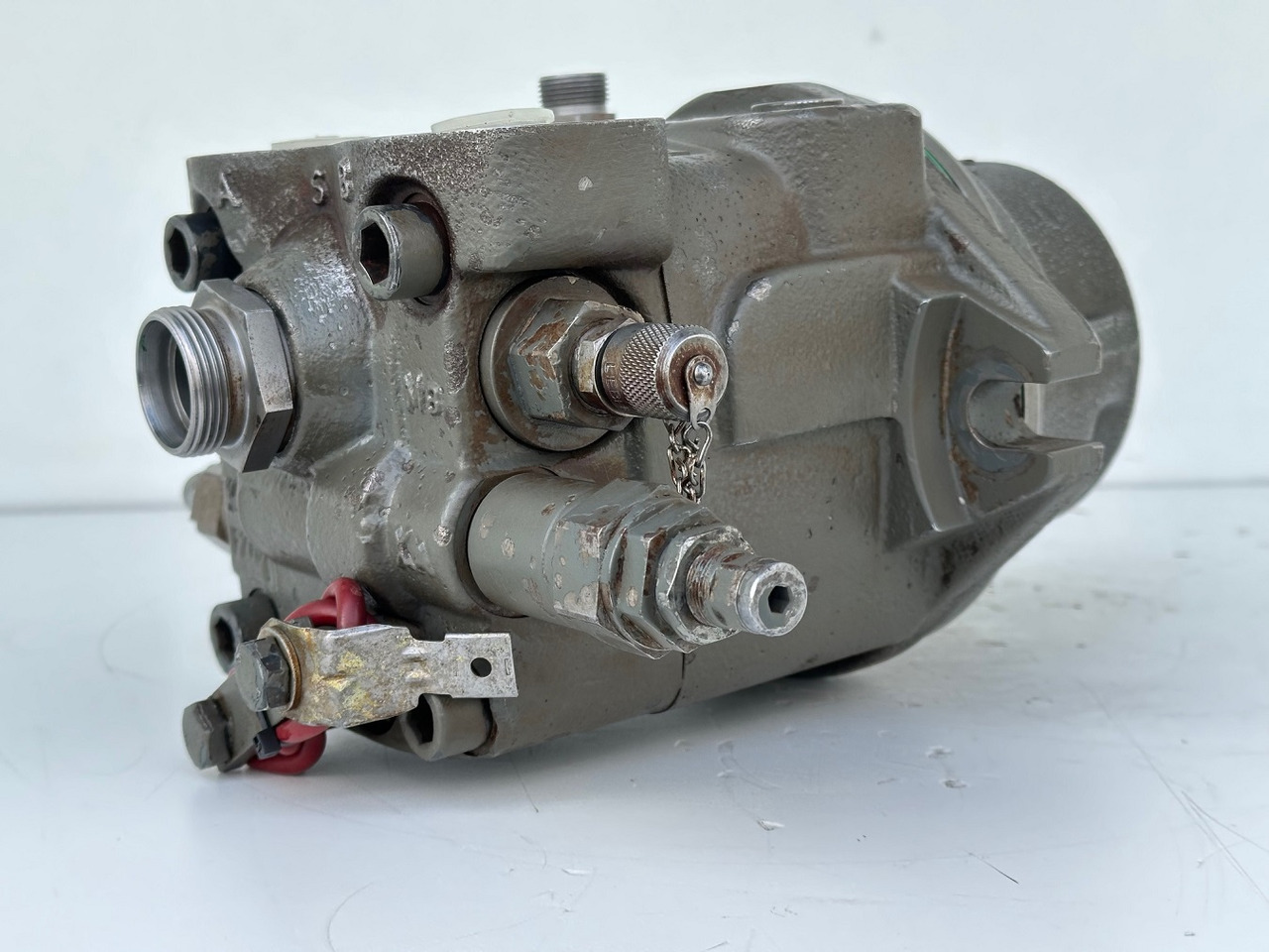 Liebherr Hydraulikeinbaumotor Typ:FMF058, ID-Nr.10122576 - ID-Nr.10145827 - ID-Nr.11371069. LOS1906, P924 COMP , R906, R906 PROTO, R916, R922, R924, R924 COMP, R926 COMP, R926 K LC. #11371069.43199# - Pöördemootor - Ehitusmasinad: pilt 4 Liebherr Hydraulikeinbaumotor Typ:FMF058, ID-Nr.10122576 - ID-Nr.10145827 - ID-Nr.11371069. LOS1906, P924 COMP , R906, R906 PROTO, R916, R922, R924, R924 COMP, R926 COMP, R926 K LC. #11371069.43199# - Pöördemootor - Ehitusmasinad: pilt 4