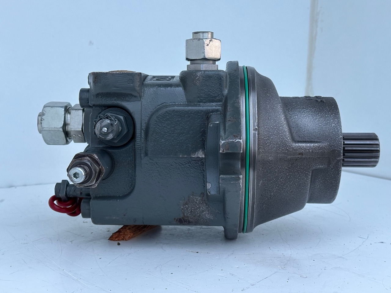 Liebherr Hydraulikeinbaumotor Typ:FMF090. ID-Nr.10139164 - ID-Nr.11371743. R946 LC, R946 LC-V, R946 NLC, R946 S-HD, R950 LC-V, R950 S-HD, R950. #11371743.11929# - Pöördemootor - Ekskavaator: pilt 4 Liebherr Hydraulikeinbaumotor Typ:FMF090. ID-Nr.10139164 - ID-Nr.11371743. R946 LC, R946 LC-V, R946 NLC, R946 S-HD, R950 LC-V, R950 S-HD, R950. #11371743.11929# - Pöördemootor - Ekskavaator: pilt 4
