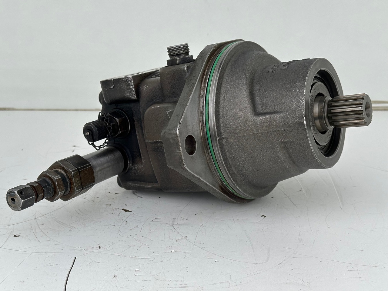 Liebherr Original Hydraulikeinbaumotor FMF045. ID-Nr.12464105. SAT250/287. LH18M, LH22C, LH22M, LH24M, LH26EC, LH26EM, LH26M. #12464105.20985# - Pöördemootor - Ehitusmasinad: pilt 3 Liebherr Original Hydraulikeinbaumotor FMF045. ID-Nr.12464105. SAT250/287. LH18M, LH22C, LH22M, LH24M, LH26EC, LH26EM, LH26M. #12464105.20985# - Pöördemootor - Ehitusmasinad: pilt 3
