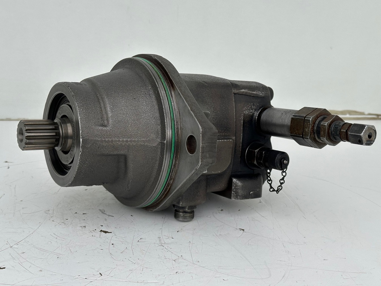 Liebherr Original Hydraulikeinbaumotor FMF045. ID-Nr.12464105. SAT250/287. LH18M, LH22C, LH22M, LH24M, LH26EC, LH26EM, LH26M. #12464105.20985# - Pöördemootor - Ehitusmasinad: pilt 5 Liebherr Original Hydraulikeinbaumotor FMF045. ID-Nr.12464105. SAT250/287. LH18M, LH22C, LH22M, LH24M, LH26EC, LH26EM, LH26M. #12464105.20985# - Pöördemootor - Ehitusmasinad: pilt 5