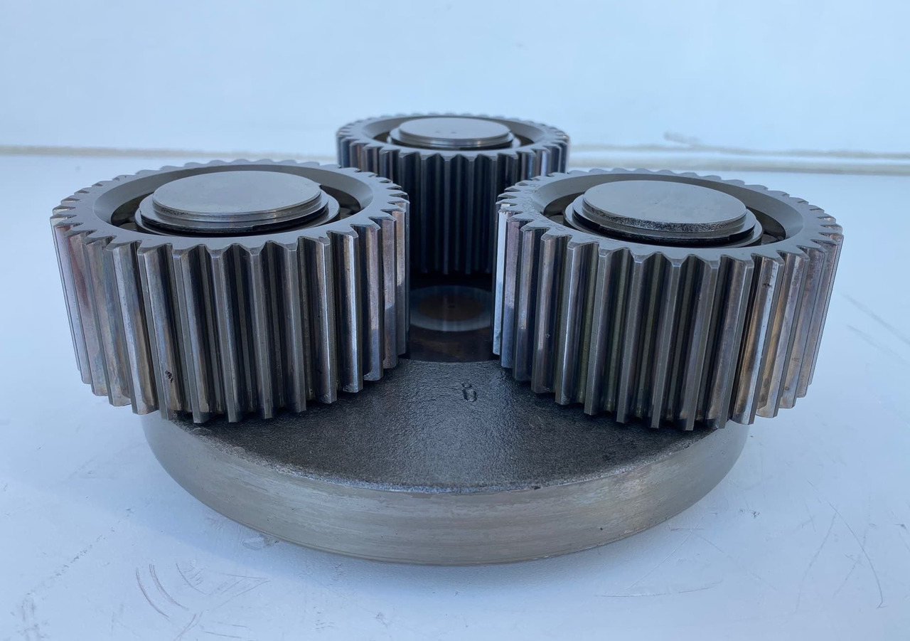 Liebherr Planetenträger ID-Nr.970559601 mit Planetenrad ID-Nr.944305703 - ID-Nr.90213986. A900,A904,A913 COMP,A914 COMP,A914,A916 COMP,A916,A918 COMP,A918,A920,A922 RAIL A924 RAIL,LH18,LH22,LH24,LH2 - Pöördemootor - Ehitusmasinad: pilt 4 Liebherr Planetenträger ID-Nr.970559601 mit Planetenrad ID-Nr.944305703 - ID-Nr.90213986. A900,A904,A913 COMP,A914 COMP,A914,A916 COMP,A916,A918 COMP,A918,A920,A922 RAIL A924 RAIL,LH18,LH22,LH24,LH2 - Pöördemootor - Ehitusmasinad: pilt 4