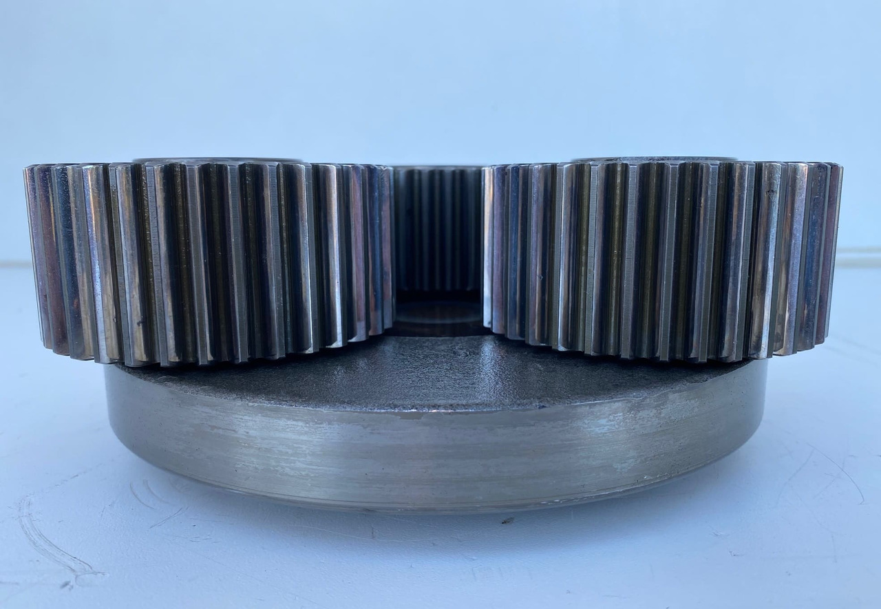 Liebherr Planetenträger ID-Nr.970559601 mit Planetenrad ID-Nr.944305703 - ID-Nr.90213986. A900,A904,A913 COMP,A914 COMP,A914,A916 COMP,A916,A918 COMP,A918,A920,A922 RAIL A924 RAIL,LH18,LH22,LH24,LH2 - Pöördemootor - Ehitusmasinad: pilt 5 Liebherr Planetenträger ID-Nr.970559601 mit Planetenrad ID-Nr.944305703 - ID-Nr.90213986. A900,A904,A913 COMP,A914 COMP,A914,A916 COMP,A916,A918 COMP,A918,A920,A922 RAIL A924 RAIL,LH18,LH22,LH24,LH2 - Pöördemootor - Ehitusmasinad: pilt 5