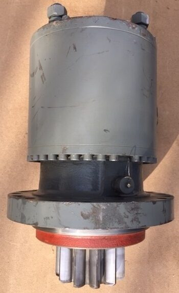 Liebherr Schwenkantrieb SAT250/283, ID-Nr.90203235 - ID-Nr.90203237 - ID-Nr.90208630. - Pöördemootor - Lintekskavaator: pilt 1 Liebherr Schwenkantrieb SAT250/283, ID-Nr.90203235 - ID-Nr.90203237 - ID-Nr.90208630. - Pöördemootor - Lintekskavaator: pilt 1