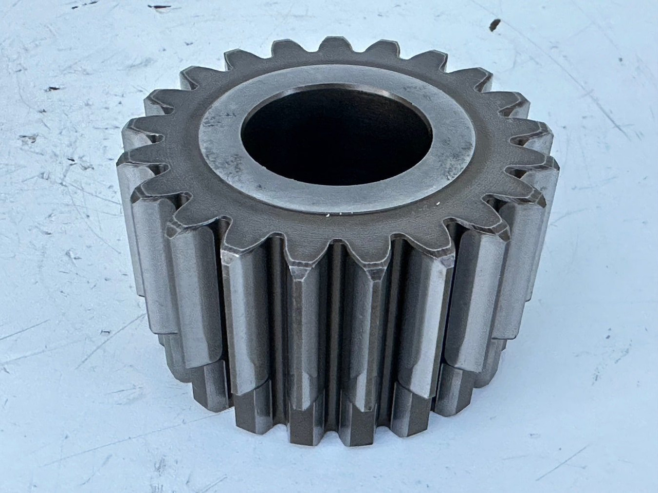 Liebherr Sonnenrad ID-Nr.90002821. FAT400P112, FAT400P130, FAT400P139. R926, R928, R930, R934, R936, R938, R940, R944, R946, R950 T. #02.51139# - Veomootor - Ehitusmasinad: pilt 4 Liebherr Sonnenrad ID-Nr.90002821. FAT400P112, FAT400P130, FAT400P139. R926, R928, R930, R934, R936, R938, R940, R944, R946, R950 T. #02.51139# - Veomootor - Ehitusmasinad: pilt 4