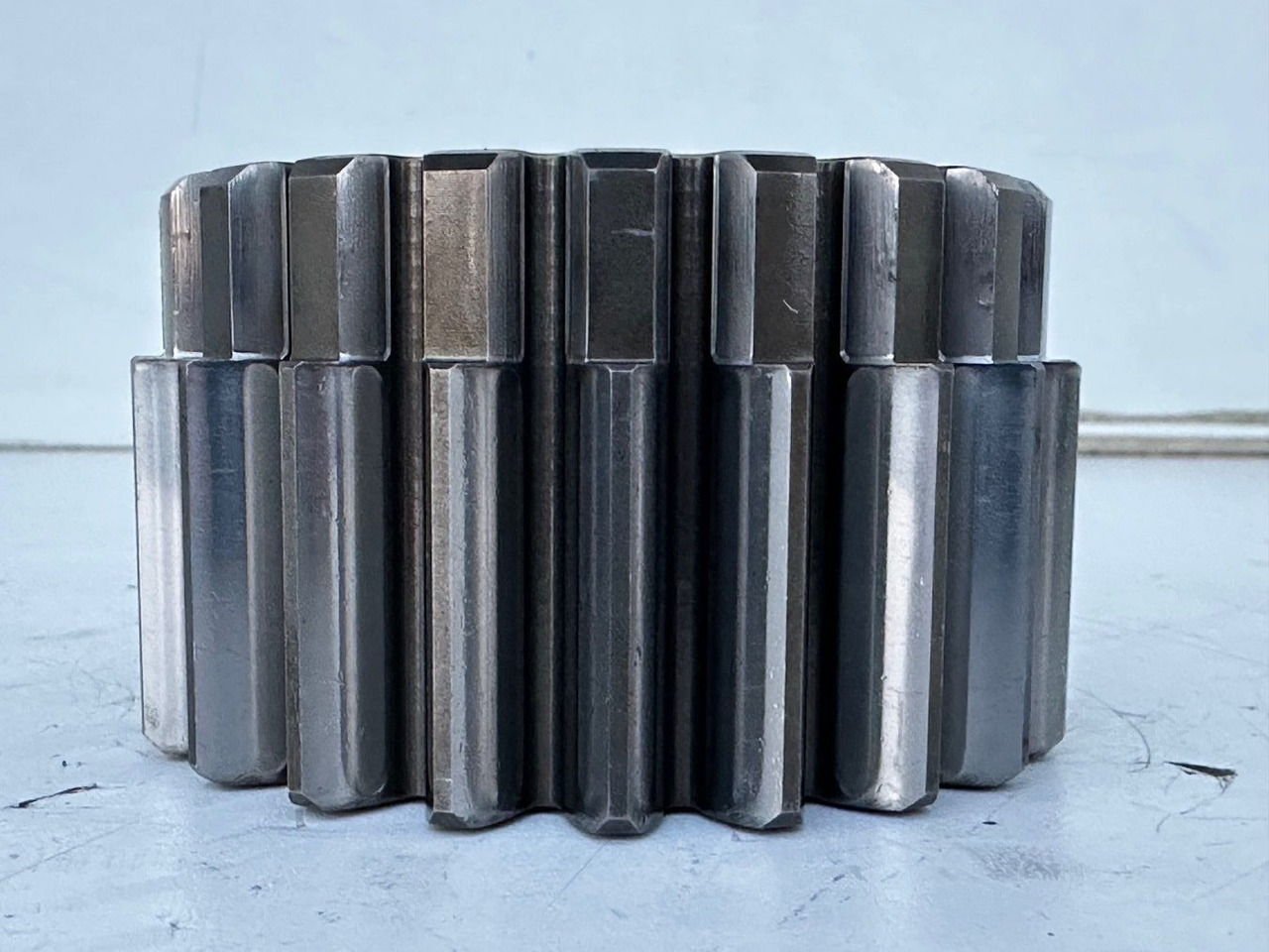 Liebherr Sonnenrad ID-Nr.90002821. FAT400P112, FAT400P130, FAT400P139. R926, R928, R930, R934, R936, R938, R940, R944, R946, R950 T. #02.51139# - Veomootor - Ehitusmasinad: pilt 2 Liebherr Sonnenrad ID-Nr.90002821. FAT400P112, FAT400P130, FAT400P139. R926, R928, R930, R934, R936, R938, R940, R944, R946, R950 T. #02.51139# - Veomootor - Ehitusmasinad: pilt 2