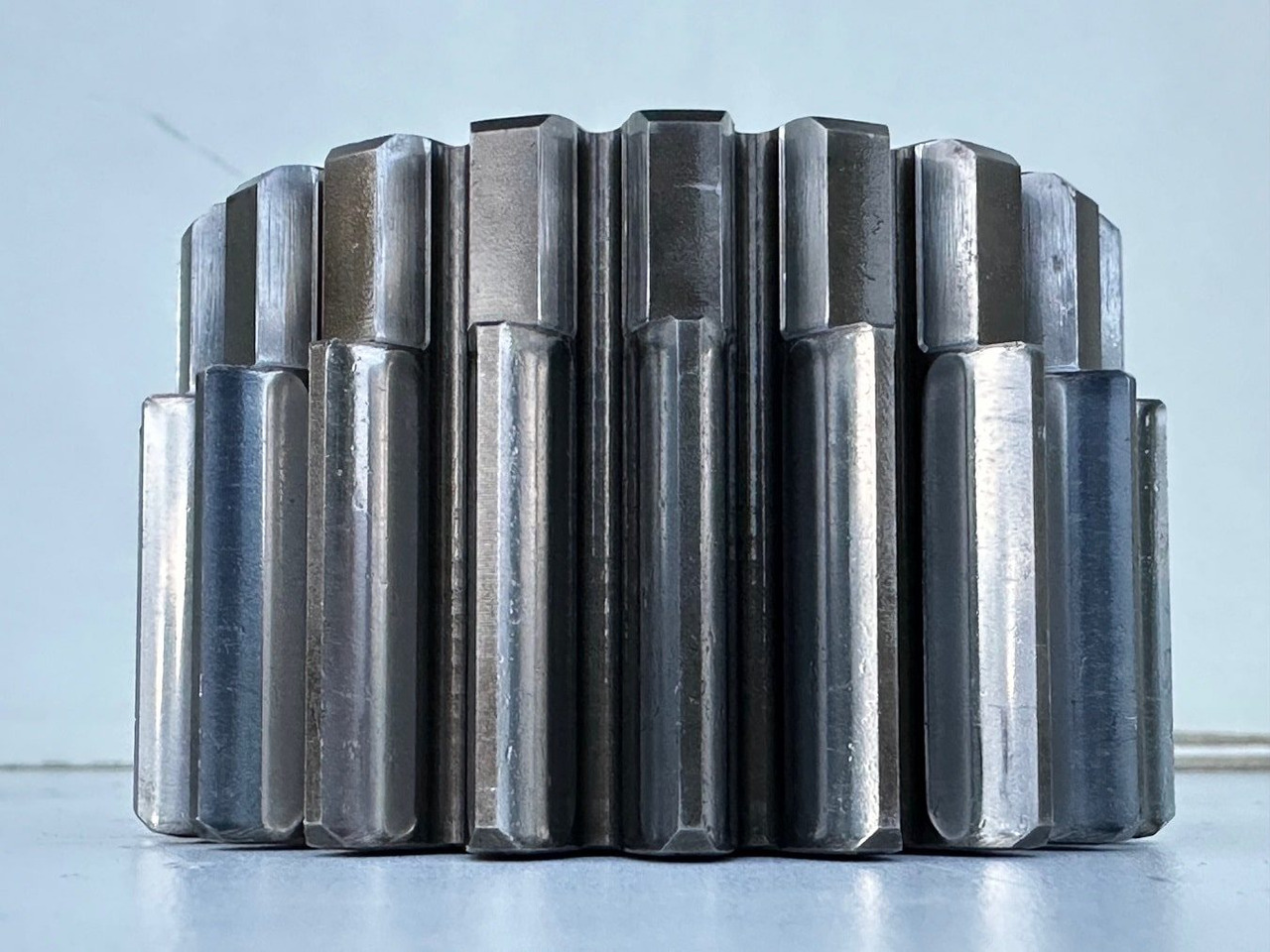 Liebherr Sonnenrad ID-Nr.90002821. FAT400P112, FAT400P130, FAT400P139. R926, R928, R930, R934, R936, R938, R940, R944, R946, R950 T. #02.51139# - Veomootor - Ehitusmasinad: pilt 3 Liebherr Sonnenrad ID-Nr.90002821. FAT400P112, FAT400P130, FAT400P139. R926, R928, R930, R934, R936, R938, R940, R944, R946, R950 T. #02.51139# - Veomootor - Ehitusmasinad: pilt 3