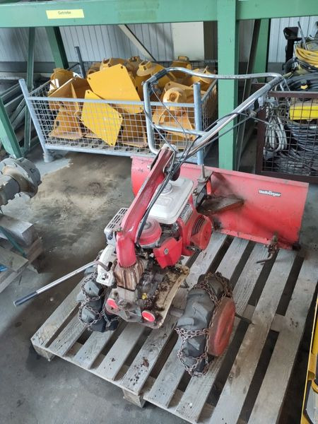 Tielbürger Schneeschieber mit Honda-Motor - Kommunaal-/ Erisõiduk: pilt 1 Tielbürger Schneeschieber mit Honda-Motor - Kommunaal-/ Erisõiduk: pilt 1