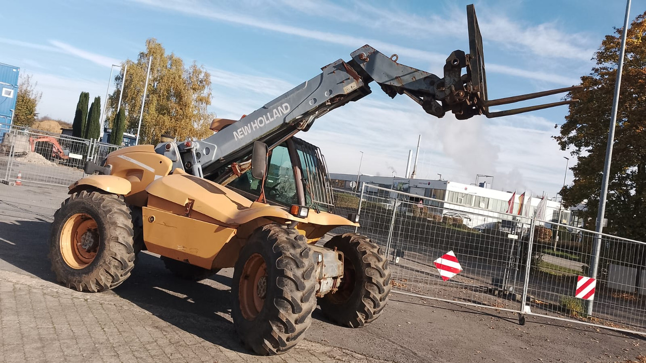 New Holland LM410 Turbo - Teleskooprataslaadur: pilt 5 New Holland LM410 Turbo - Teleskooprataslaadur: pilt 5